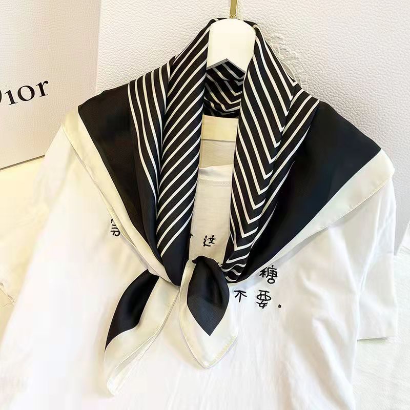 Moda Kare 70 cm Siyah ve Beyaz - Silk Tie Striped incelemesi ve fiyatı